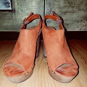 Vintage looking sandal platforms 💥Blk Friday💥!!